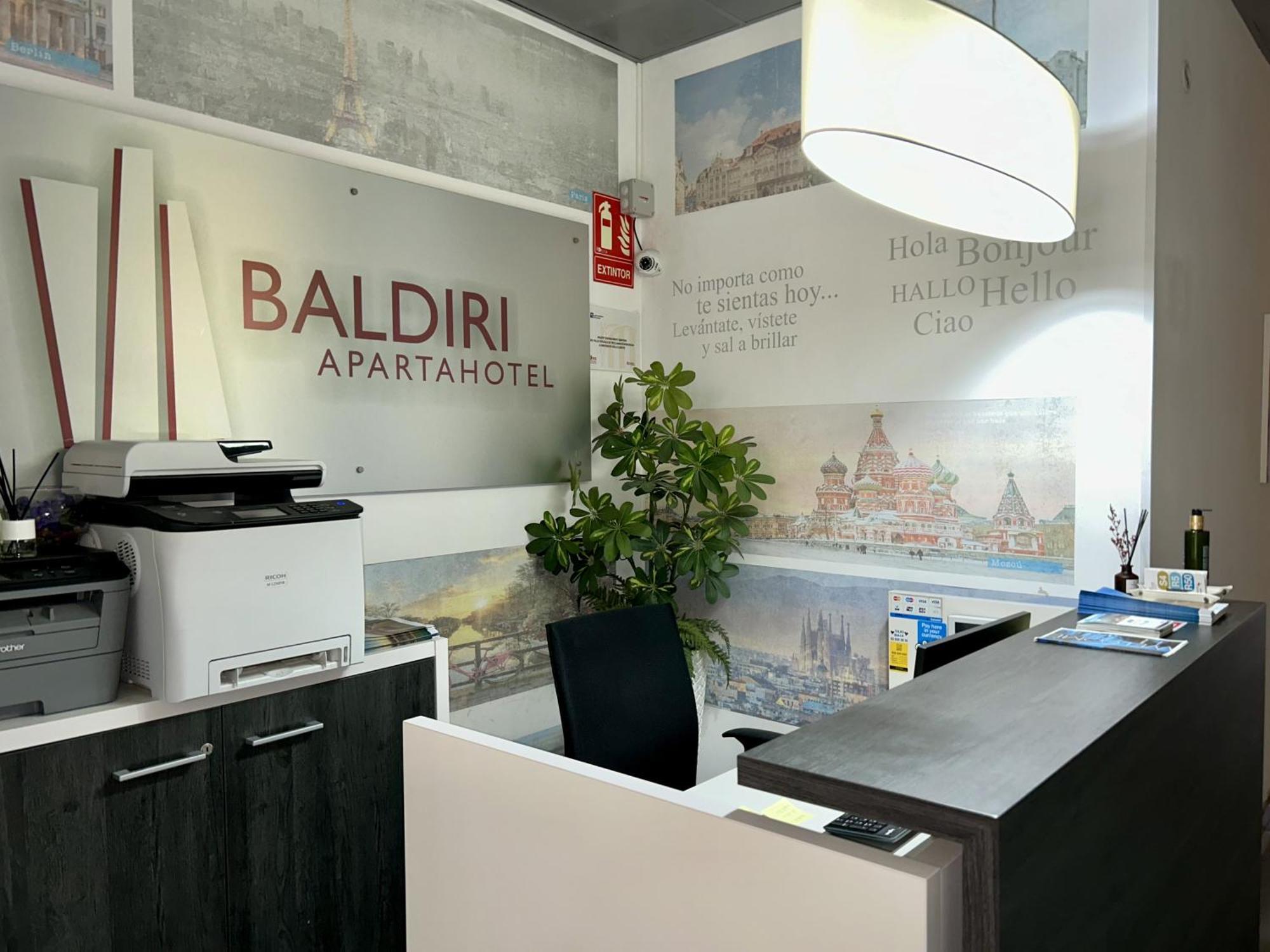 Apartahotel Baldiri Sant Boi de Llobregat Eksteriør billede